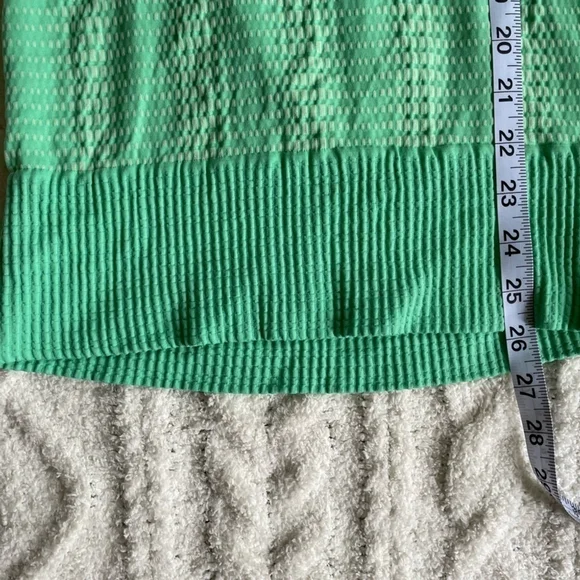 Athleta Mind Over Matter Pixel Tank XS Lily Pad Green Built In Bra Athletic Top - Picture 10 of 13